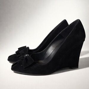 Stuart Weitzman Suede Wedge Peep Toe Pumps, bow accents, black, 8, EUC